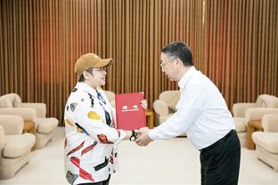 中国足协主席宋凯与国际足联主席因凡蒂诺在沙特吉达会面